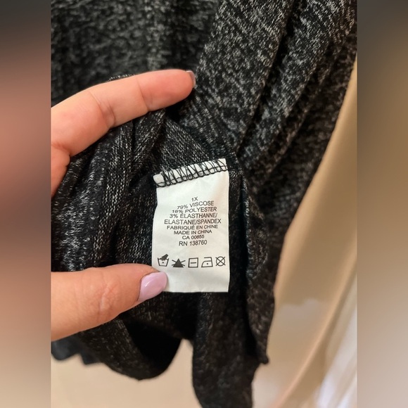 ⚫️ BOGO DC Jeans Gray Knit Tunic Dress size 1X super soft and stretchy - Picture 4 of 7